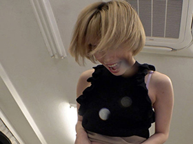 M男だ～い好きな美脚OL姉妹の大量小便M男調教 川菜美鈴 美波こづえ　サンプル画像12